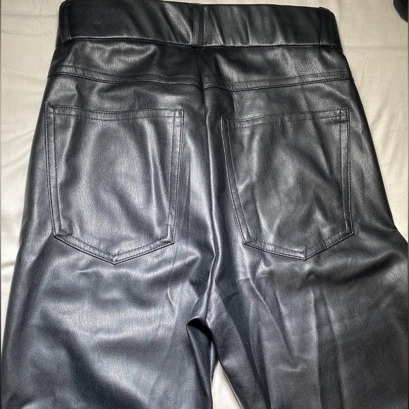 Pantalon Zara simili cuir noir - Picture 5 of 5